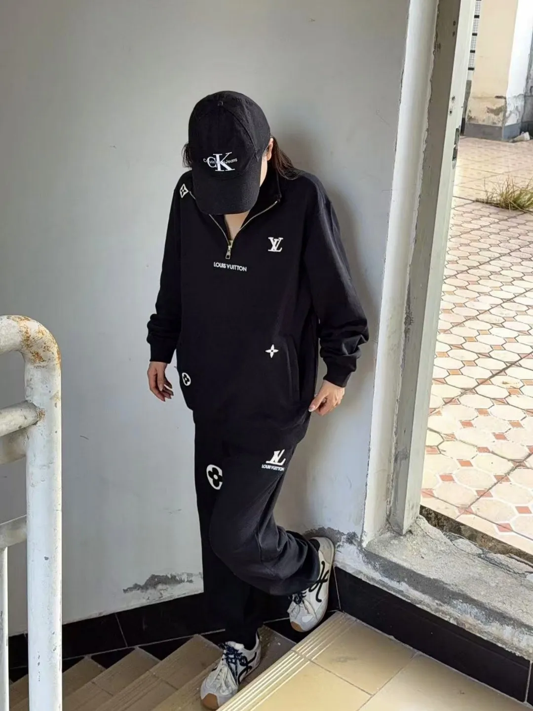 Louis Vuitton/Louis Vuitton 25Fw presbyopic embroidered logo trousers